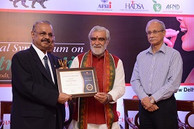Dr. Muhammed Majeed, Founder & Chairman, Sami-Sabinsa Group receives the Certificate of Excellence for Best Nutraceutical company from Shri Ashwini Kumar Choubey, Hon’ble Minister for Health & Family Welfare, Govt. of India at the Assocham National Symposium on Nutraceuticals, Functional Food and Dietary Supplements in Delhi on 25th July 2018.