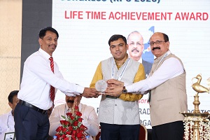 Dr. Muhammed Majeed, Chairman and Founder, Sami-Sabinsa Group has been facilitated with Life Time Achievement Award